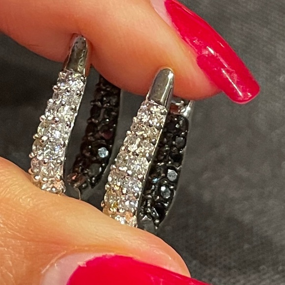 Beautiful Lab Created Black & Clear Diamonds Earrings - Picture 4 of 8
